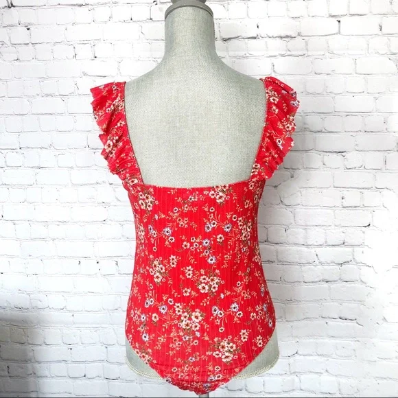 SOCIALITE Red Floral Flutter Sleeve Bodysuit - Picture 4 of 12
